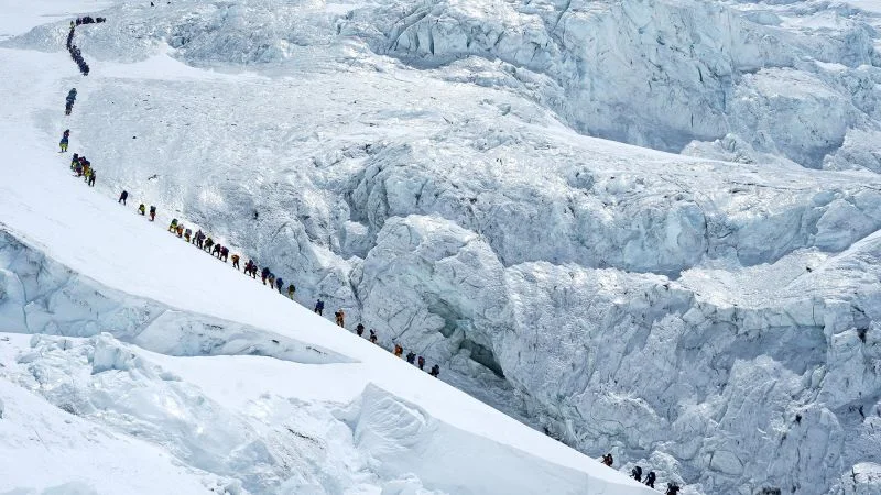 Everest Summit Record: 274 Climbers Reach South Side in a Day