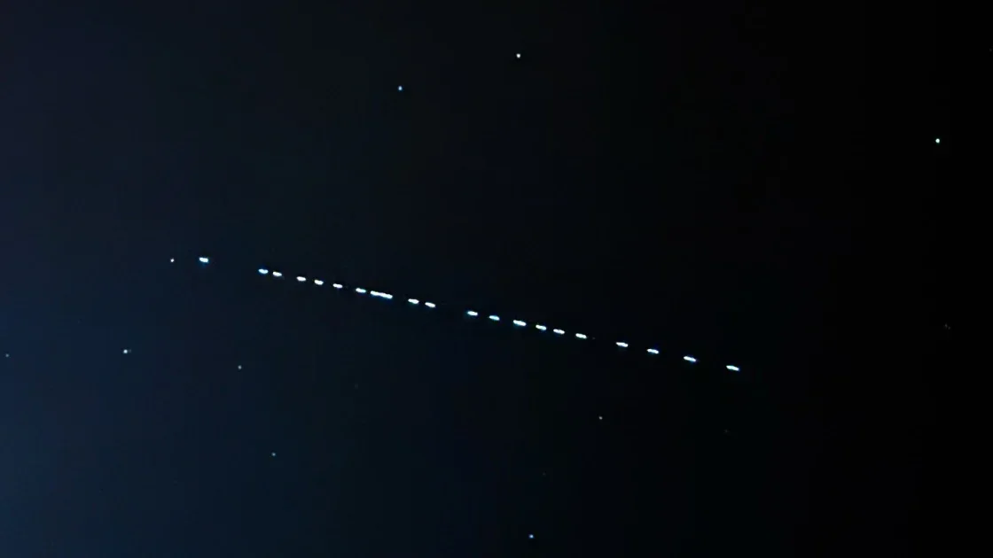 Starlink Re-entry Wave: 260 Satellites Burn Up in Orbit