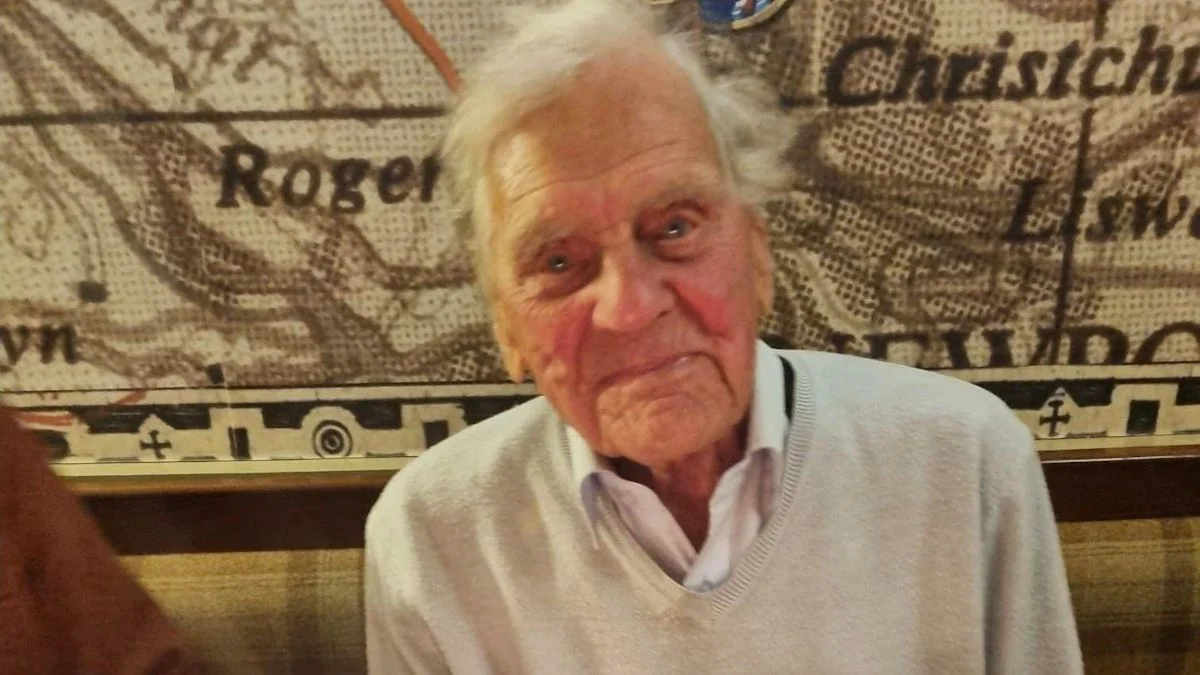 102-year-old dies weeks after alleged push at Welsh pub stage