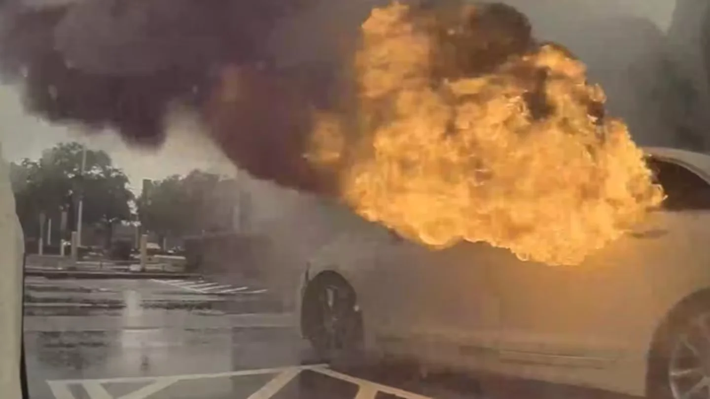 Mother's shoplifting leads to car fire with children inside at Florida mall