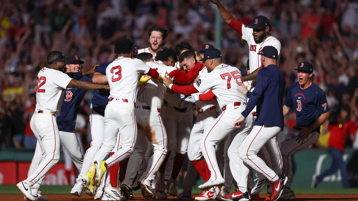 Duran delivers walk-off as Red Sox rally to sweep Yankees in 10th