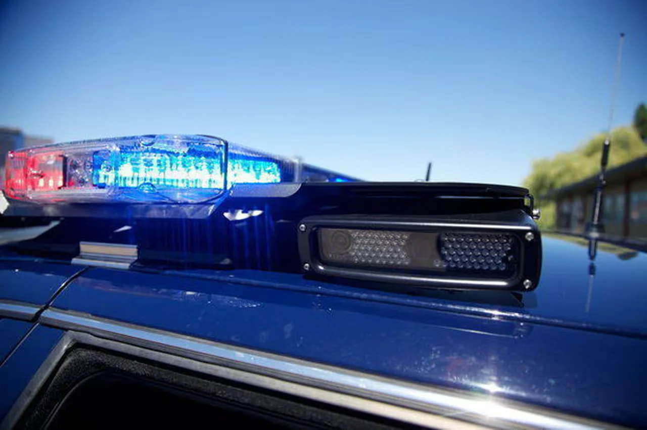 Suspect at large after police officer killed in Oregon shooting