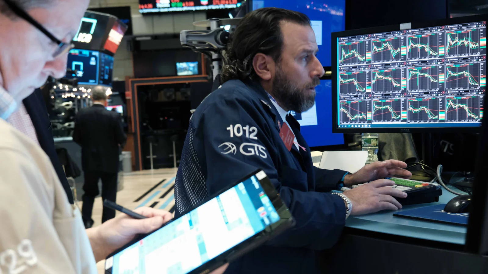Market Downturn Continues: Stocks Head for Another Losing Week