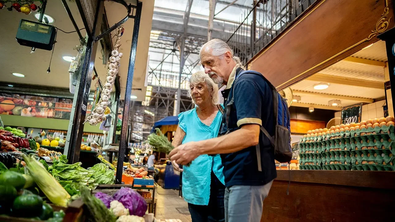 Boomers Prefer Cashiers, Rally Against Self-Checkout in Modern Groceries