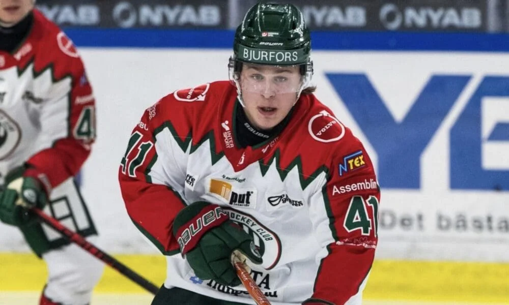 Sharks No. 2 Pick in Play as Leafs, Blues Chase Upgrade; Cardwell Re-Signs & Dev Camp Set