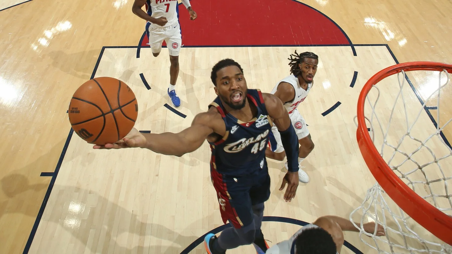 Mitchell's second-half eruption lifts Cavs to 2-2 series tie