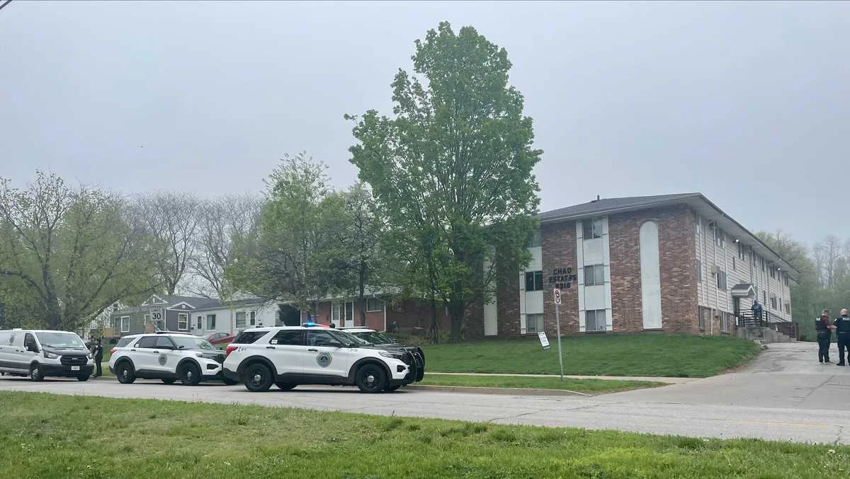 Des Moines shooting sends man to hospital.