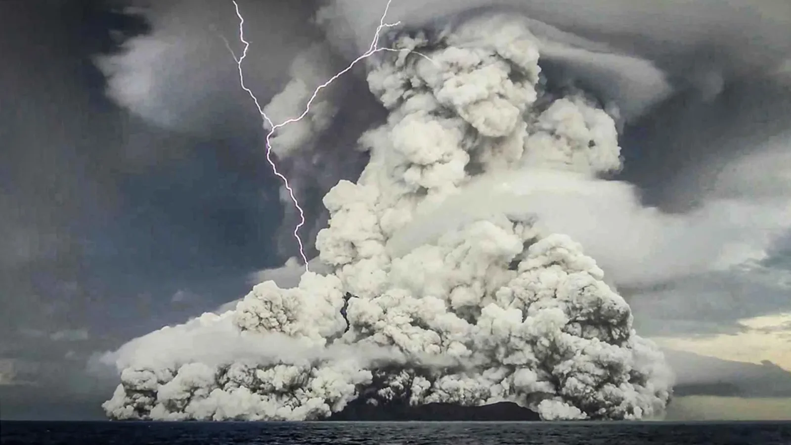 Volcanic plume acts as methane scrubber, study finds