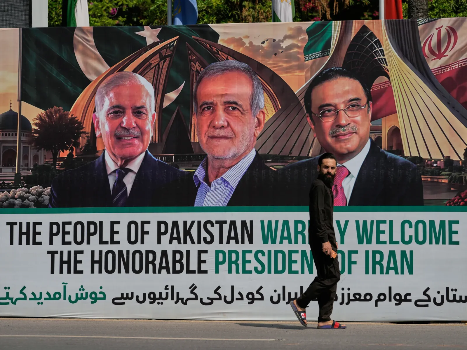 Pakistan Welcomes Iran’s President After US-Iran Deal Breakthrough