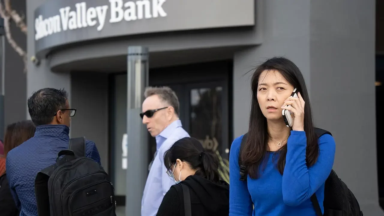 Banks' Political Donations Favor Democrats in Recent Elections