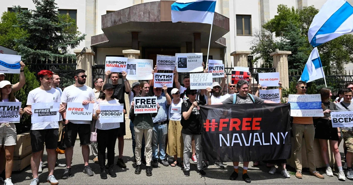 Global Protests Erupt on Navalny's Birthday in Show of Support for Russian Opposition Leader