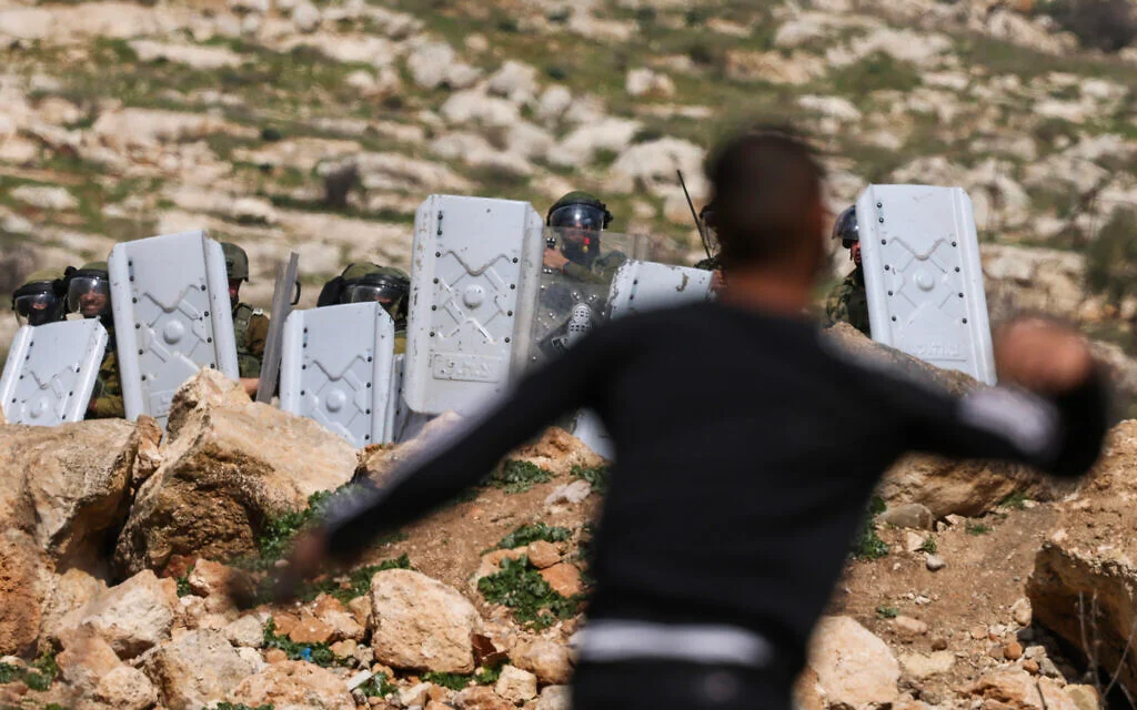 IDF troops kill Palestinian teen in West Bank clashes.