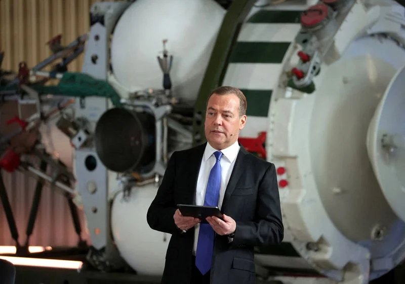 "Medvedev's Warning: Nuclear Weapon Use Looms if Ukrainian Offensive Succeeds"