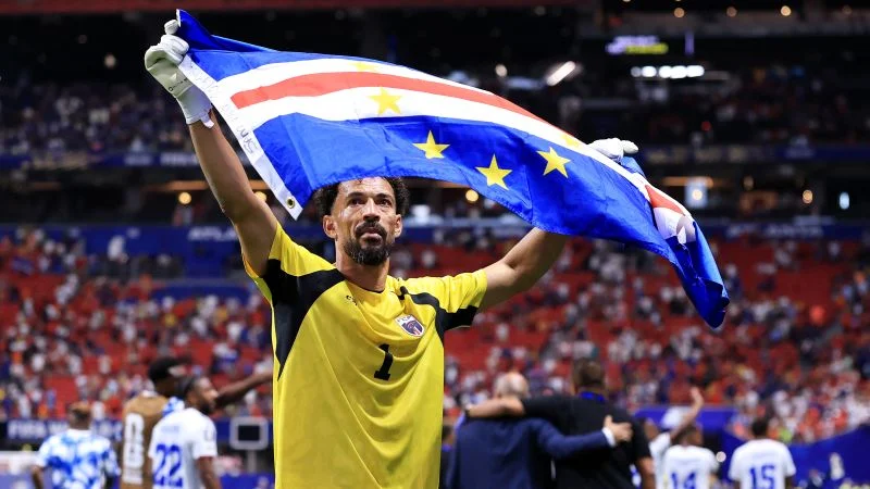 Cape Verde goalkeeper Vozinha to be joined by his mother in World Cup match after visa bond waived