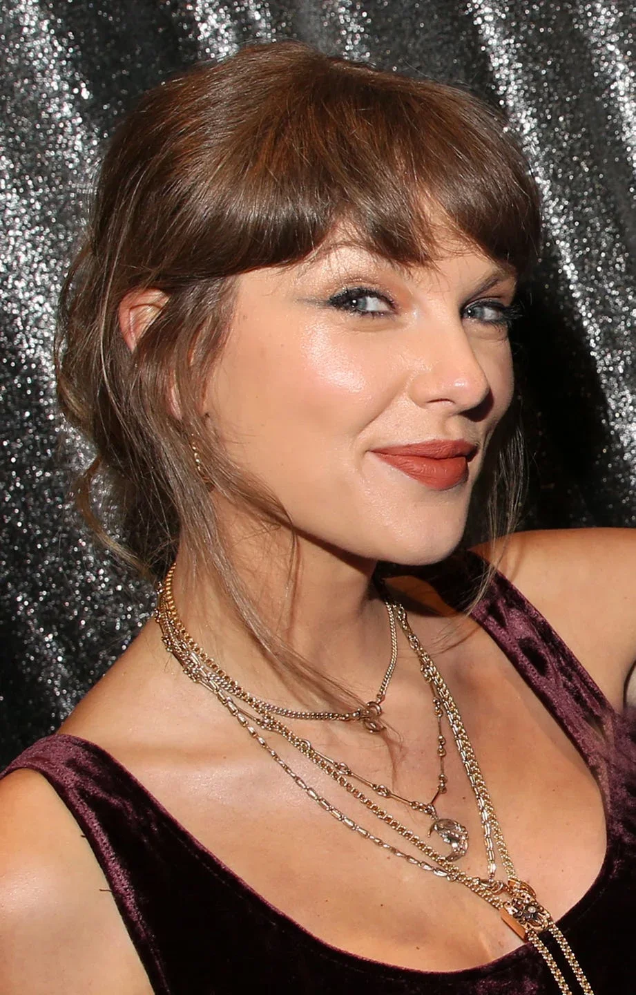 Taylor Swift Proves Velvet Can Shine in Summer With a Scoop-Neck Theater Dress