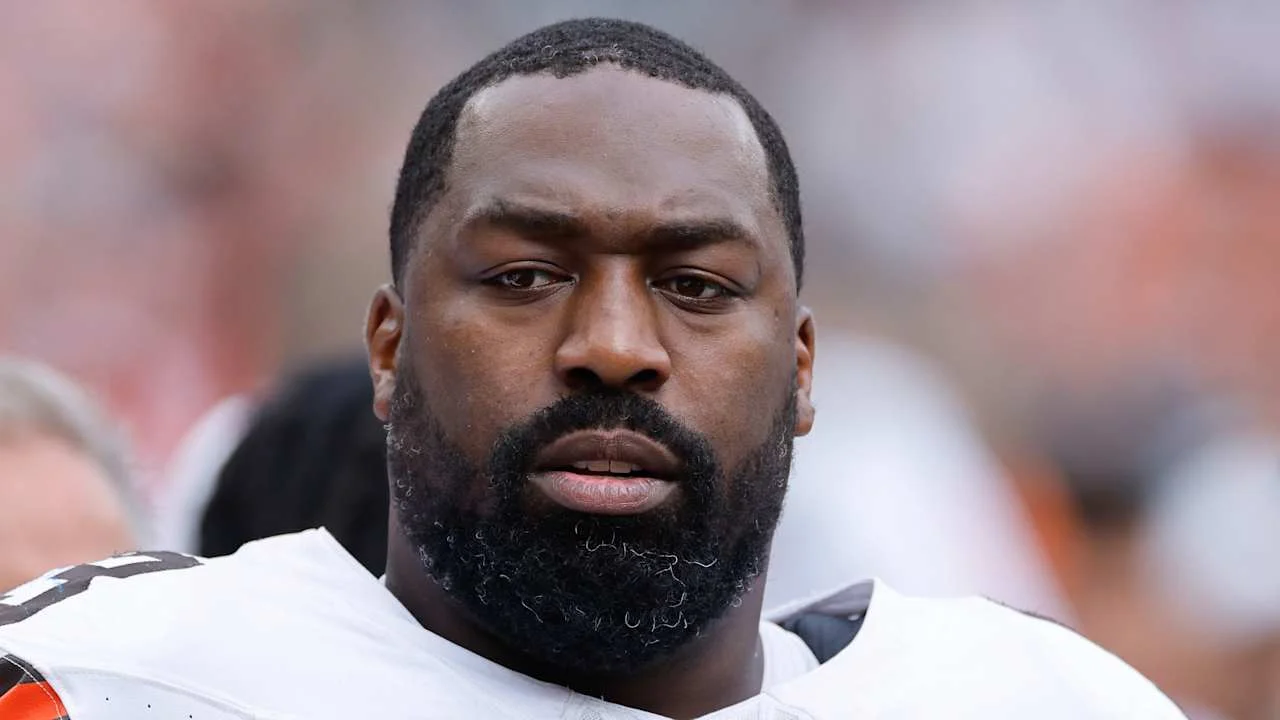 Giants add Harris; Slayton out spring amid busy NFL offseason