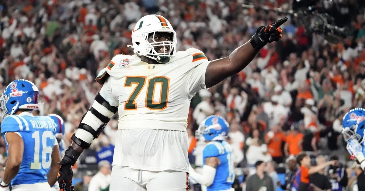 Eagles land mammoth Miami OT Markel Bell at 68th pick