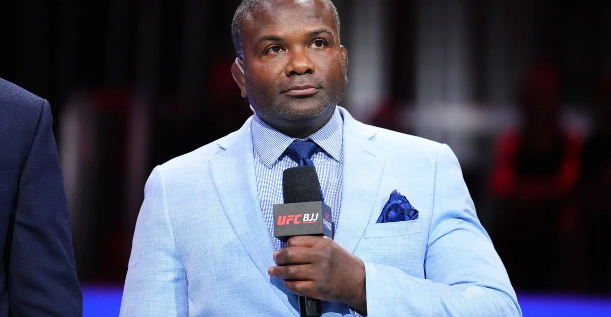 Din Thomas apologizes for on-air retirement reveal that overshadowed Gillian Robertson's night