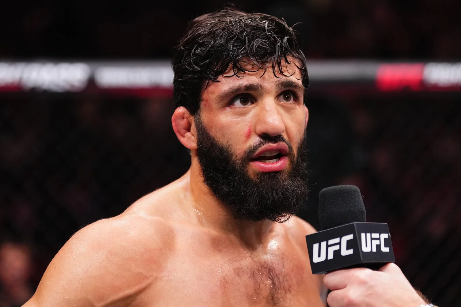 Tsarukyan booted from flight, still heads to Philly for grappling comeback