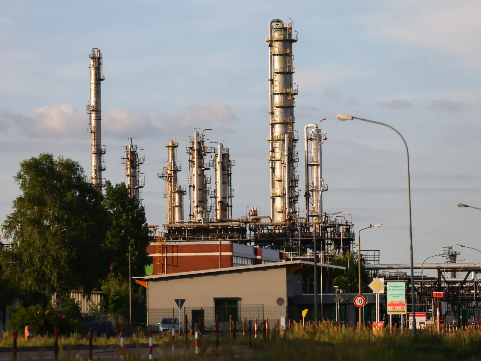Russia halts Kazakh oil to Germany via Druzhba, cites technical limits