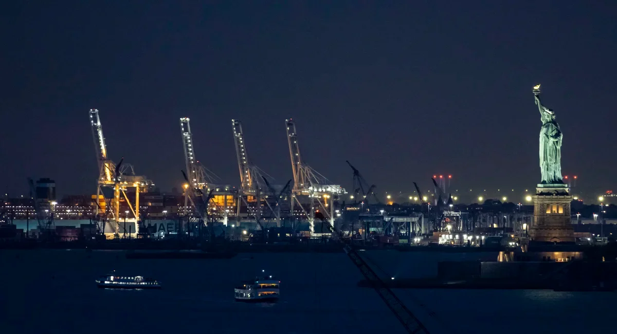 Two Die After NYC Harbor Boat Capsizes; Captain Charged