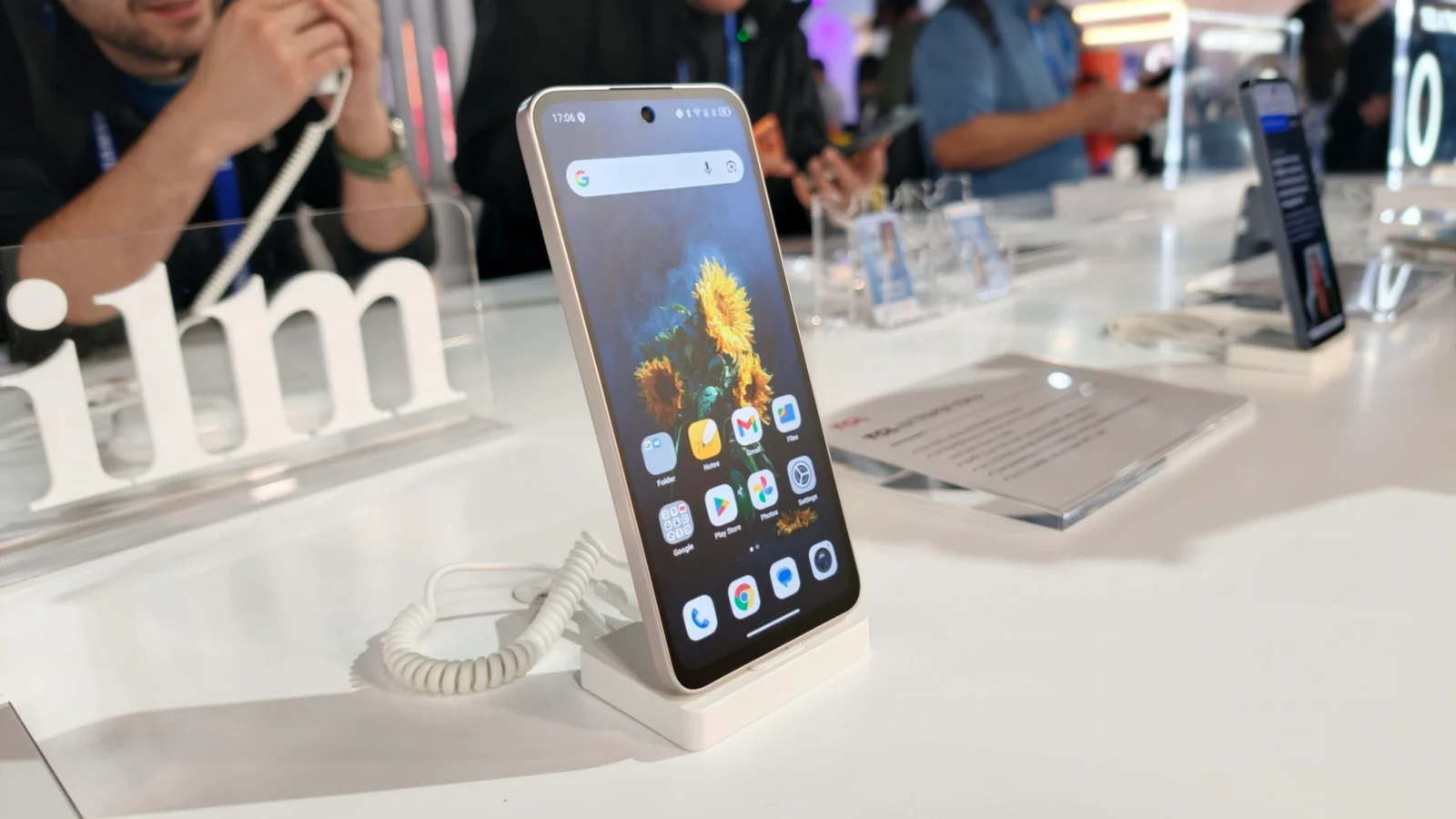 TCL NXTPAPER 70 Pro arrives in US at $199 with eye-friendly e-paper display