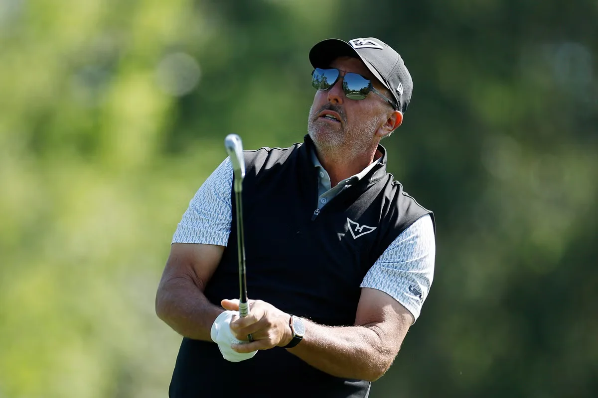 Mickelson resigns from California club amid misconduct claims