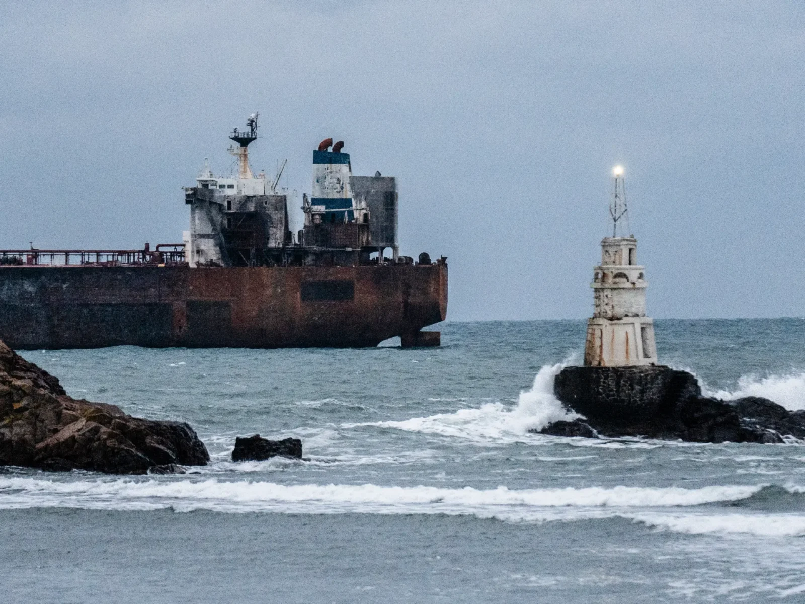 UK intercepts suspected Russian shadow-fleet tanker Smyrtos in the English Channel