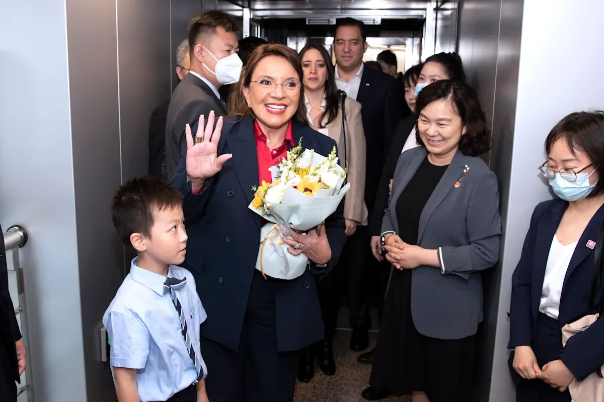 Honduran President Visits China After Cutting Ties with Taiwan.