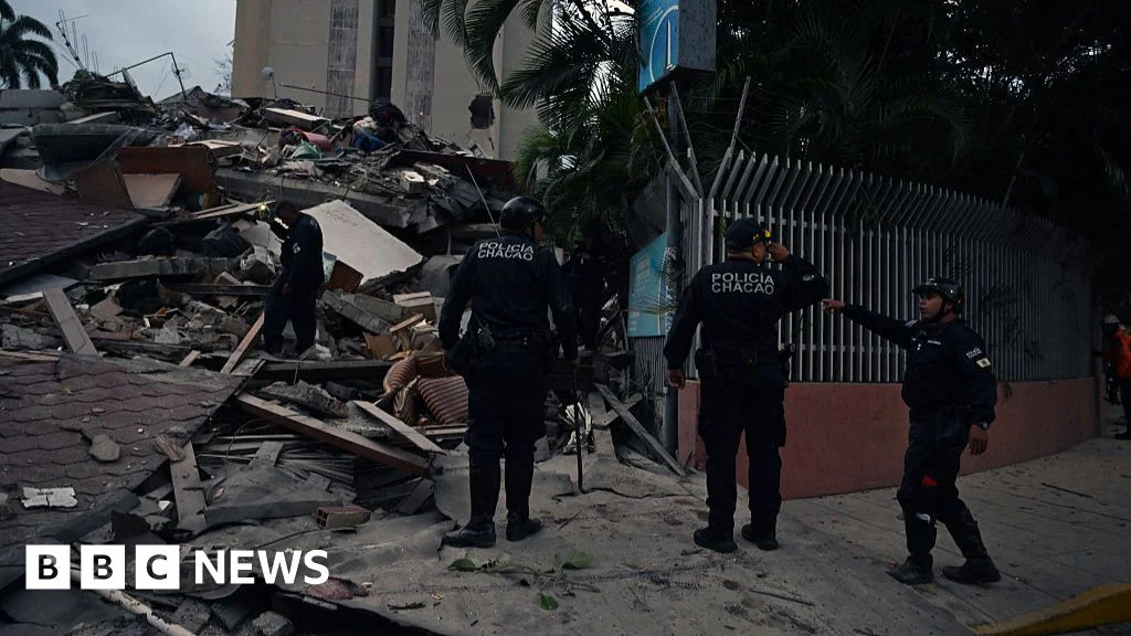 Caracas hit by 7.1 quake as Caribbean tsunami warnings issued