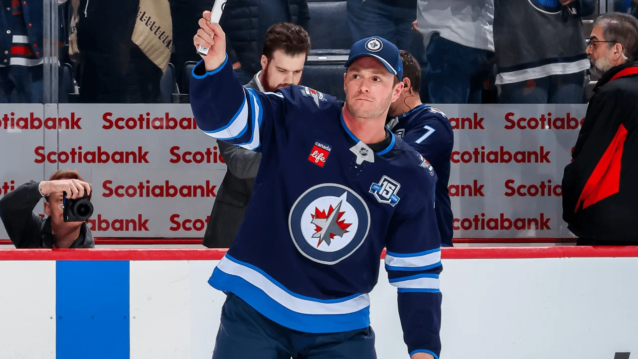 Toews calls time on a 16-season NHL run after three Cups with Chicago