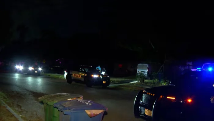 Shooting leaves man hospitalized on Southwest Side, police report