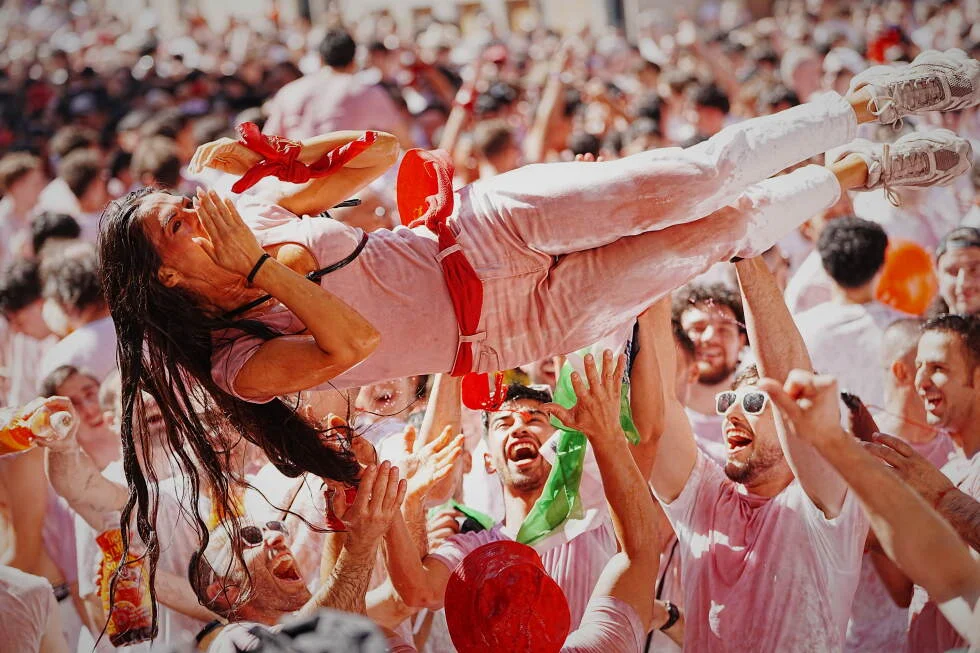 Centennial Hemingway tale continues to draw crowds to Pamplona’s bull runs