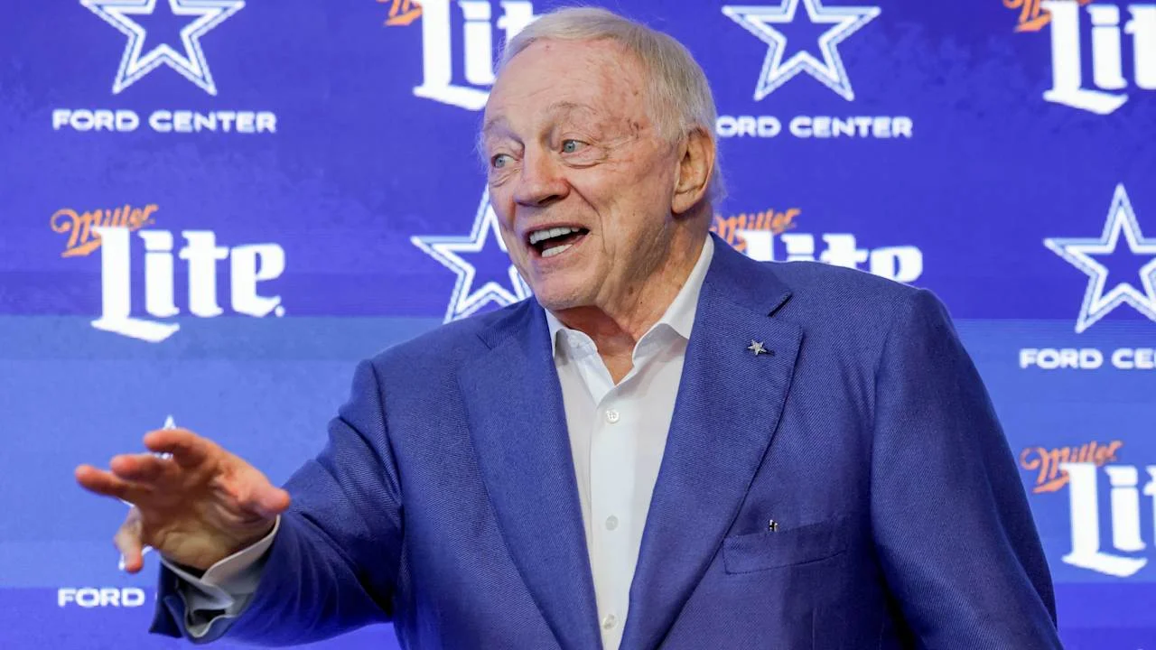 Jones keeps big-move appetite alive after Von Miller signing