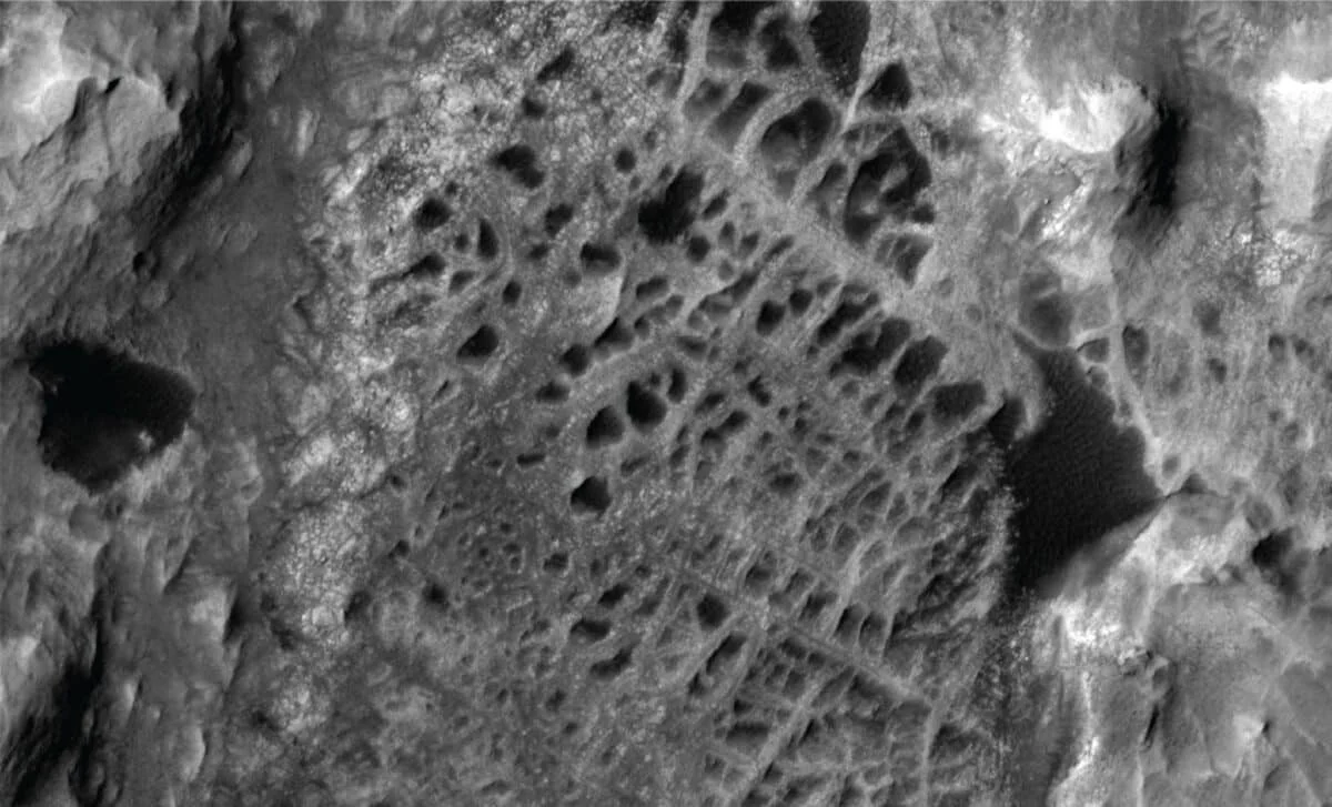 Martian Spiderweb Clues Point to Longer-Lived Subsurface Water