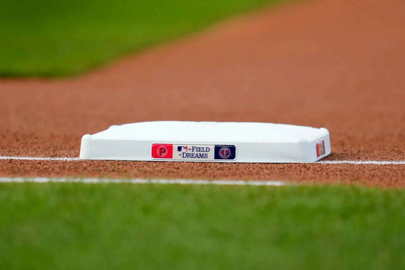 Field of Dreams game on Netflix knocks viewers down in debut