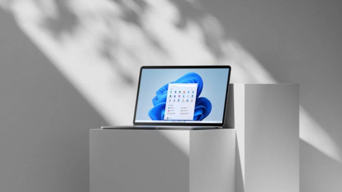 Budget Surface Laptop Falls Short: Windows 11 Freezing Under Load