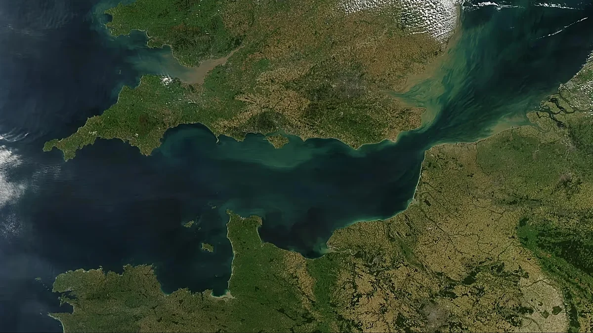 Russian Warship Fires Warning Shots at UK-Flag Yacht in English Channel