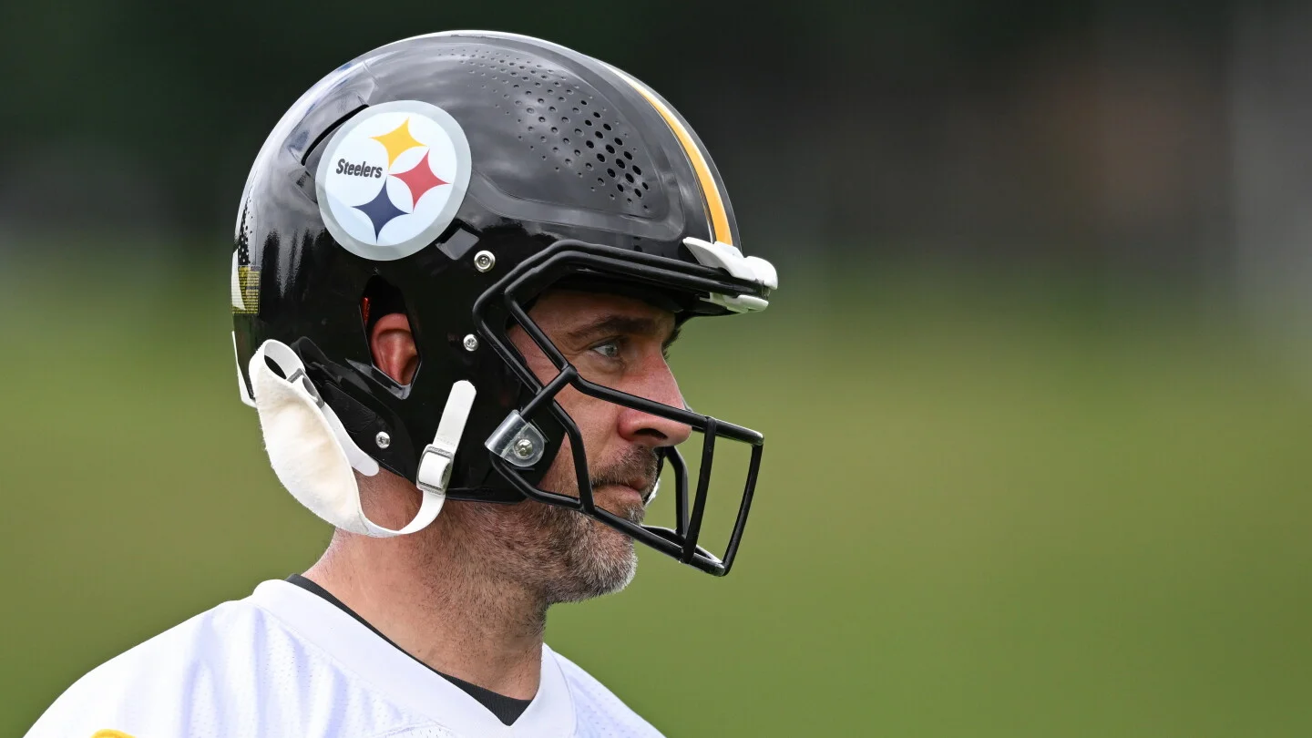 Rodgers credits wife with reuniting his estranged family ahead of his final NFL season