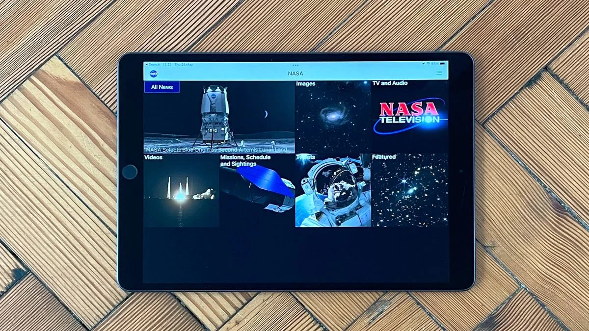 "Exploring Space with the NASA App: A Review"