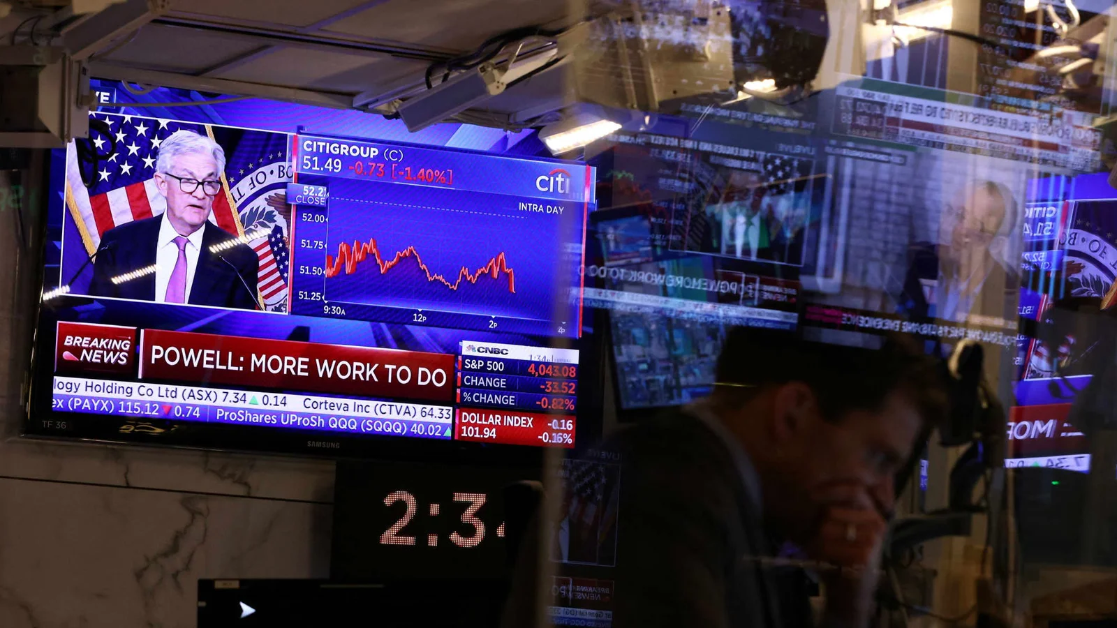 "Cramer's Insights on Surviving Volatility and Banking Crisis in Stock Market"
