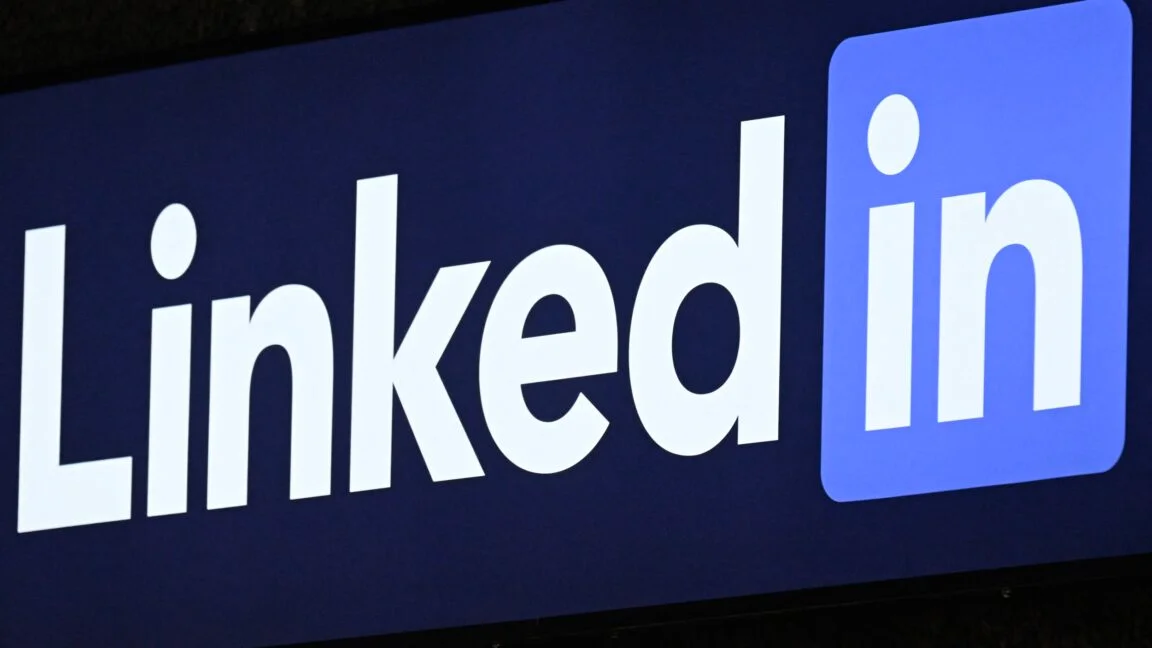 LinkedIn hit with two lawsuits over alleged covert browser-extension scans