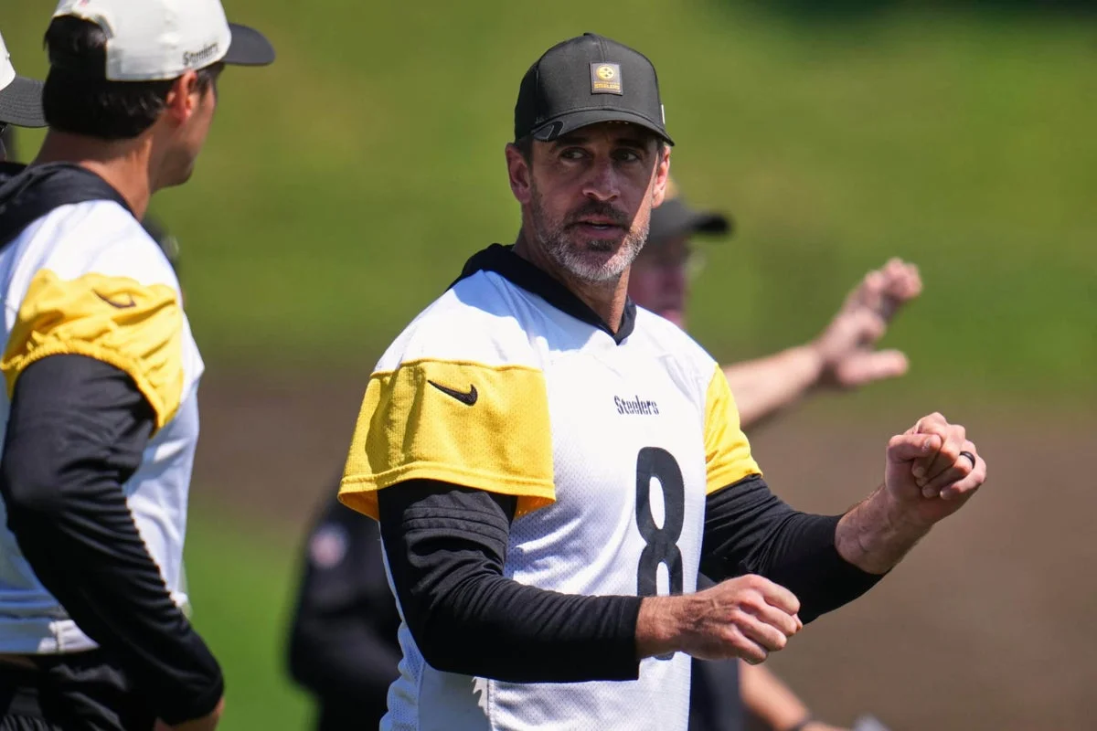 Rodgers Reunites With McCarthy, Heals Family, Eyes Final Steelers Run