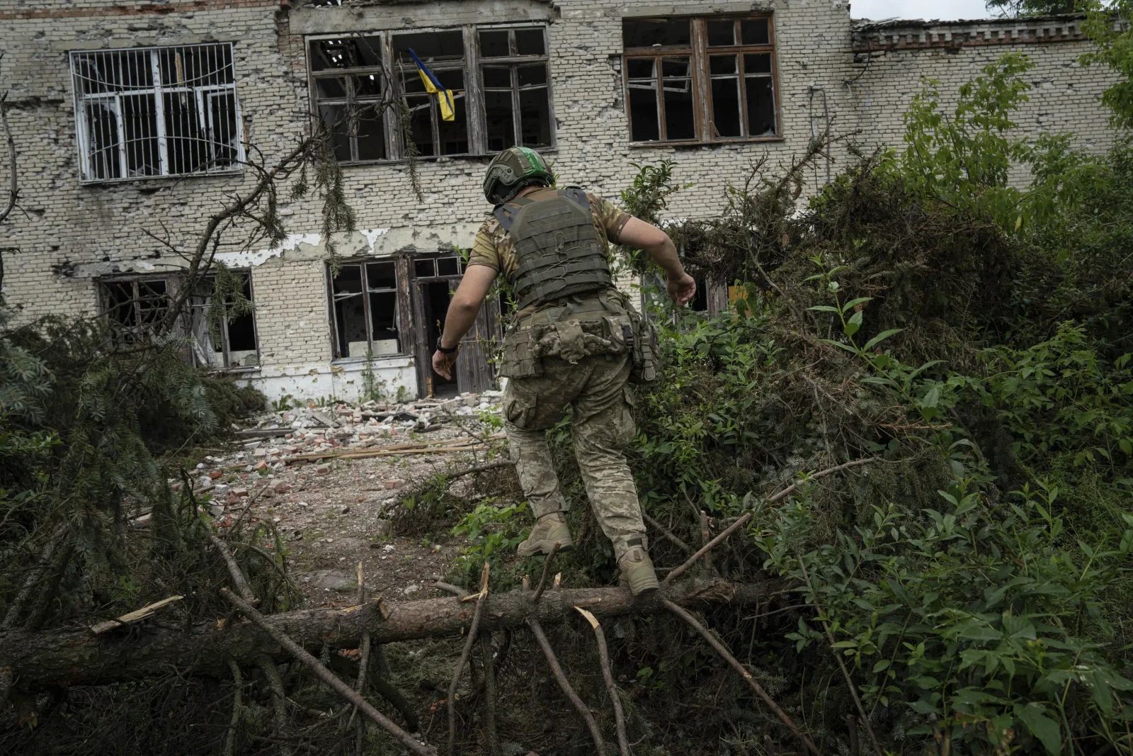 Heavy casualties reported as Ukraine and Russia exchange fire.