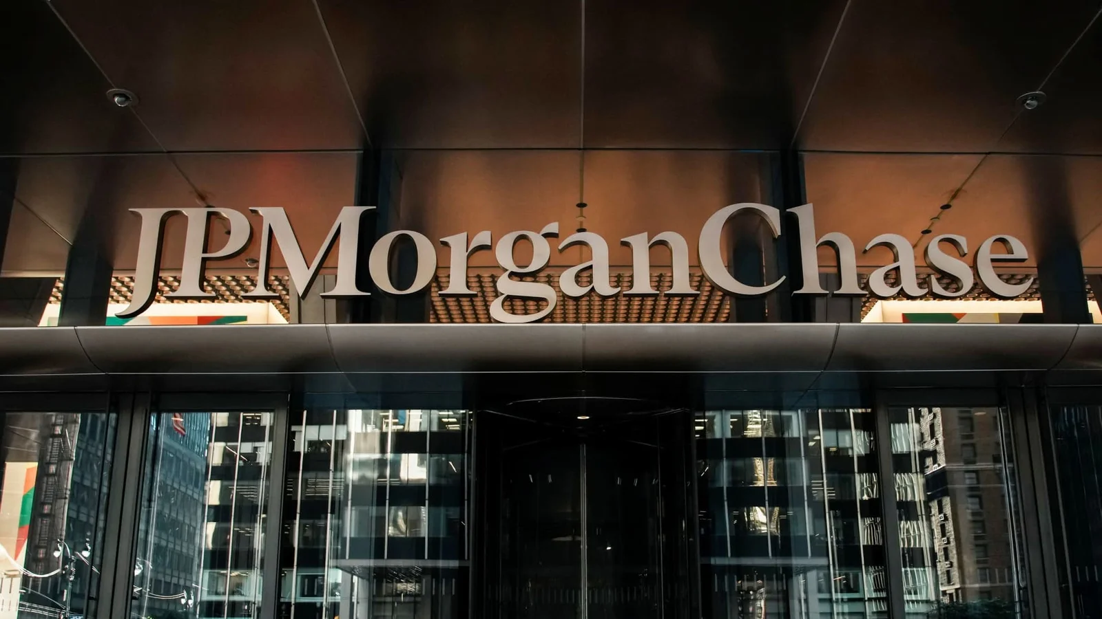 JPMorgan-Led Lenders Pull Back on FS KKR Capital Amid Rescue Plan