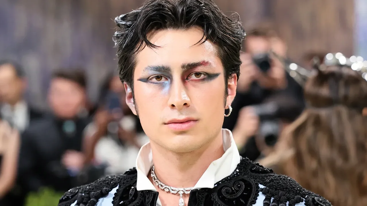 Be Kind After Met Gala 2026: Hudson Williams’ Bold Dual-Chrome Glam