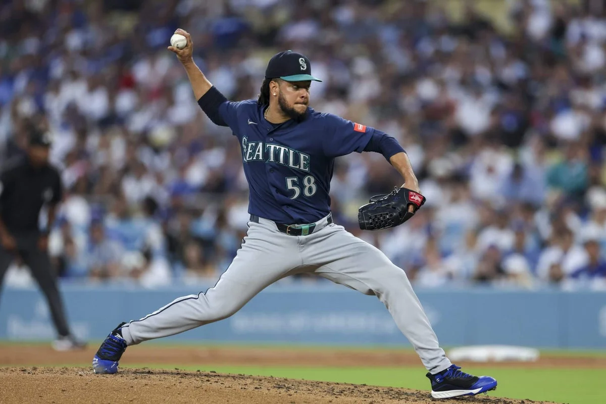 Mariners Trade Castillo to White Sox for Seranthony Domínguez and Two Prospects