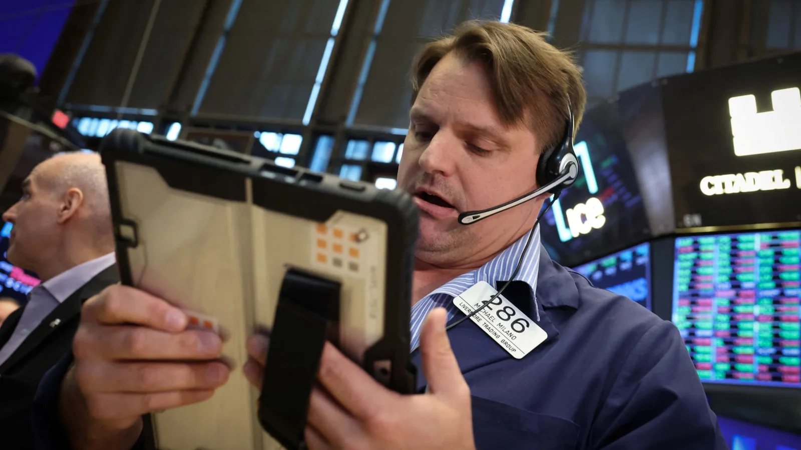 Tech-led sell-off drags futures as AI demand fears ripple through markets