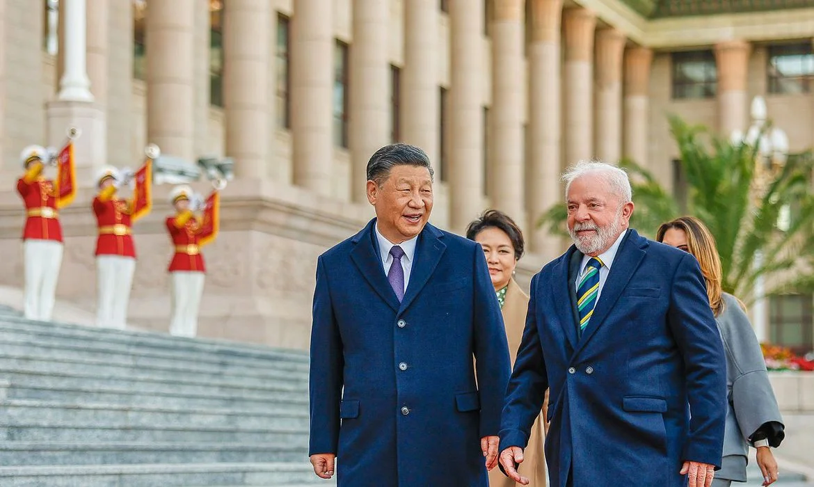 Lula's Diplomatic Efforts in Brazil: China, Ukraine, and Russia.