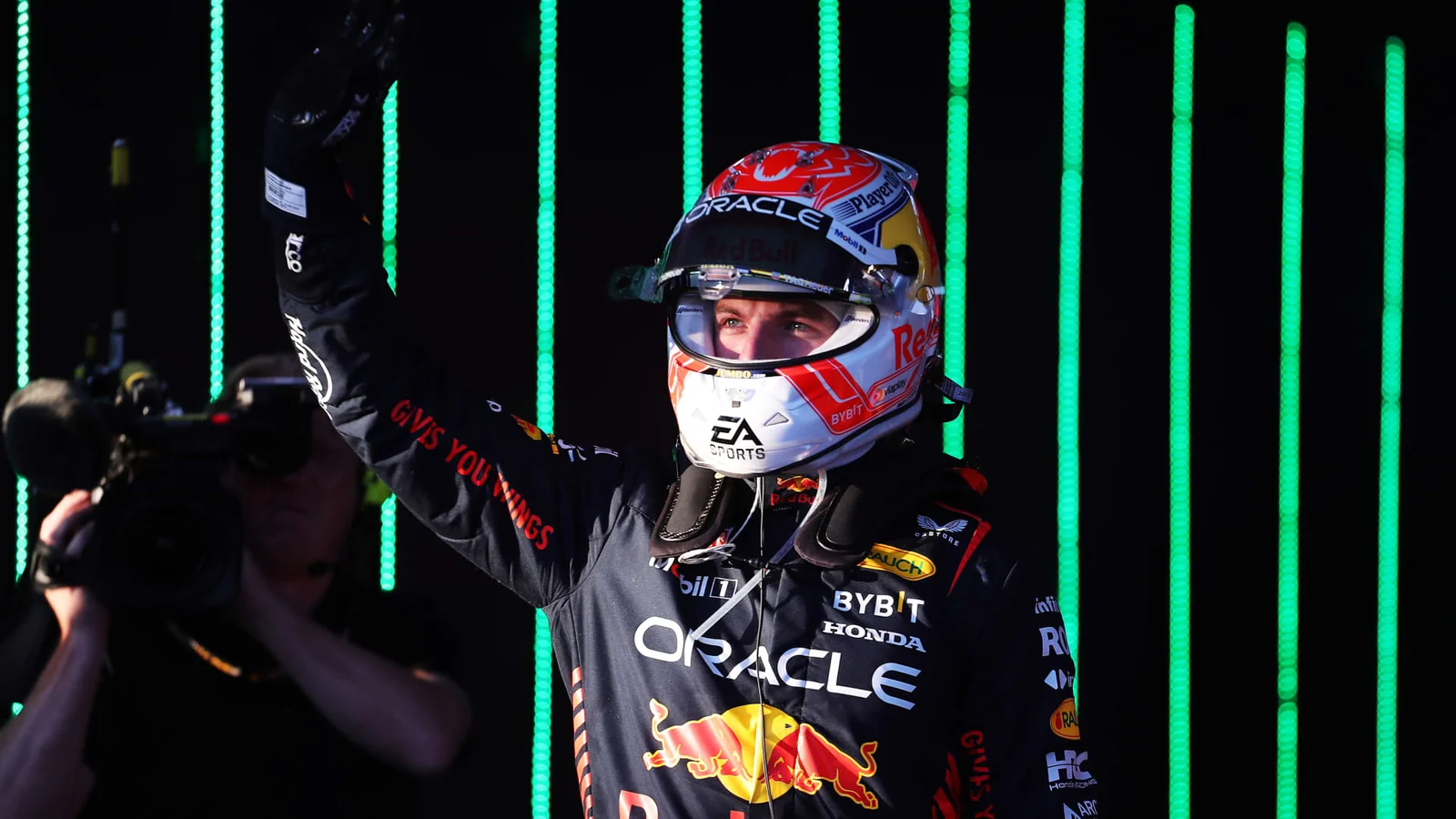 Verstappen Claims First Australian GP Victory in Chaotic Race, Hamilton Finishes Second.